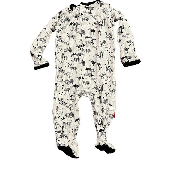 Magnetic Me Other - Magnetic Me Animal Safari Organic Cotton Magnetic Footed 3-6 Months